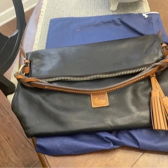 Dooney & Bourke XL Black Satchel EUC - Picture 2 of 9